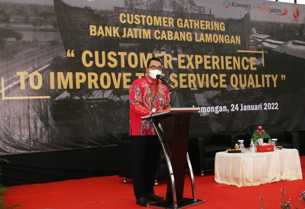 Pimpinan Bank Jatim Cabang Lamongan, Sigit Tri Atmoko, saat memberikan sambutan.
