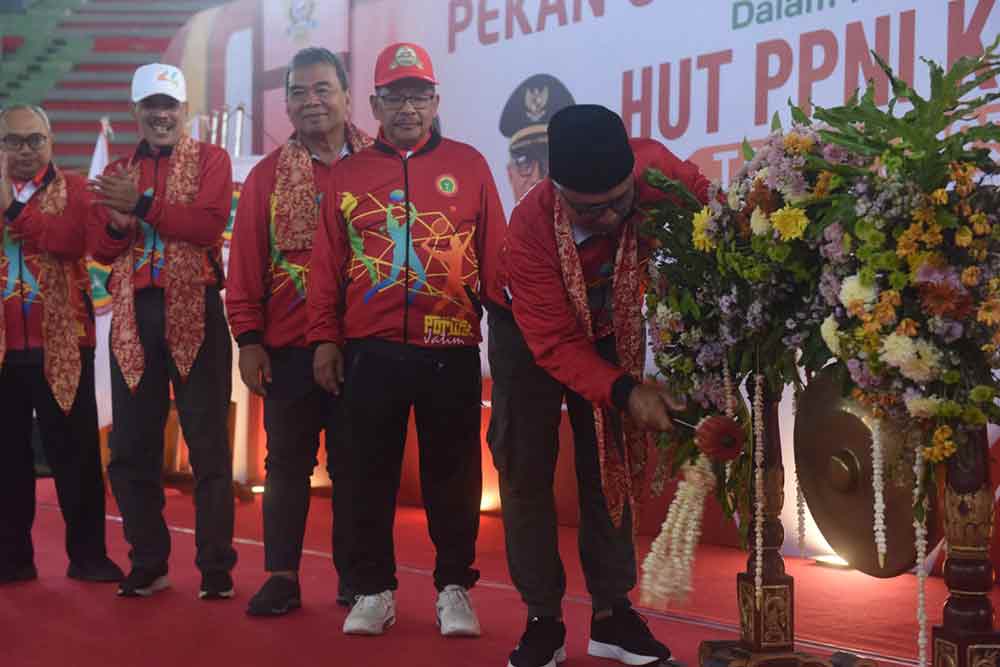 Gus Qowim Buka Pekan Olahraga Perawat Tingkat Jawa Timur di GOR Jayabaya