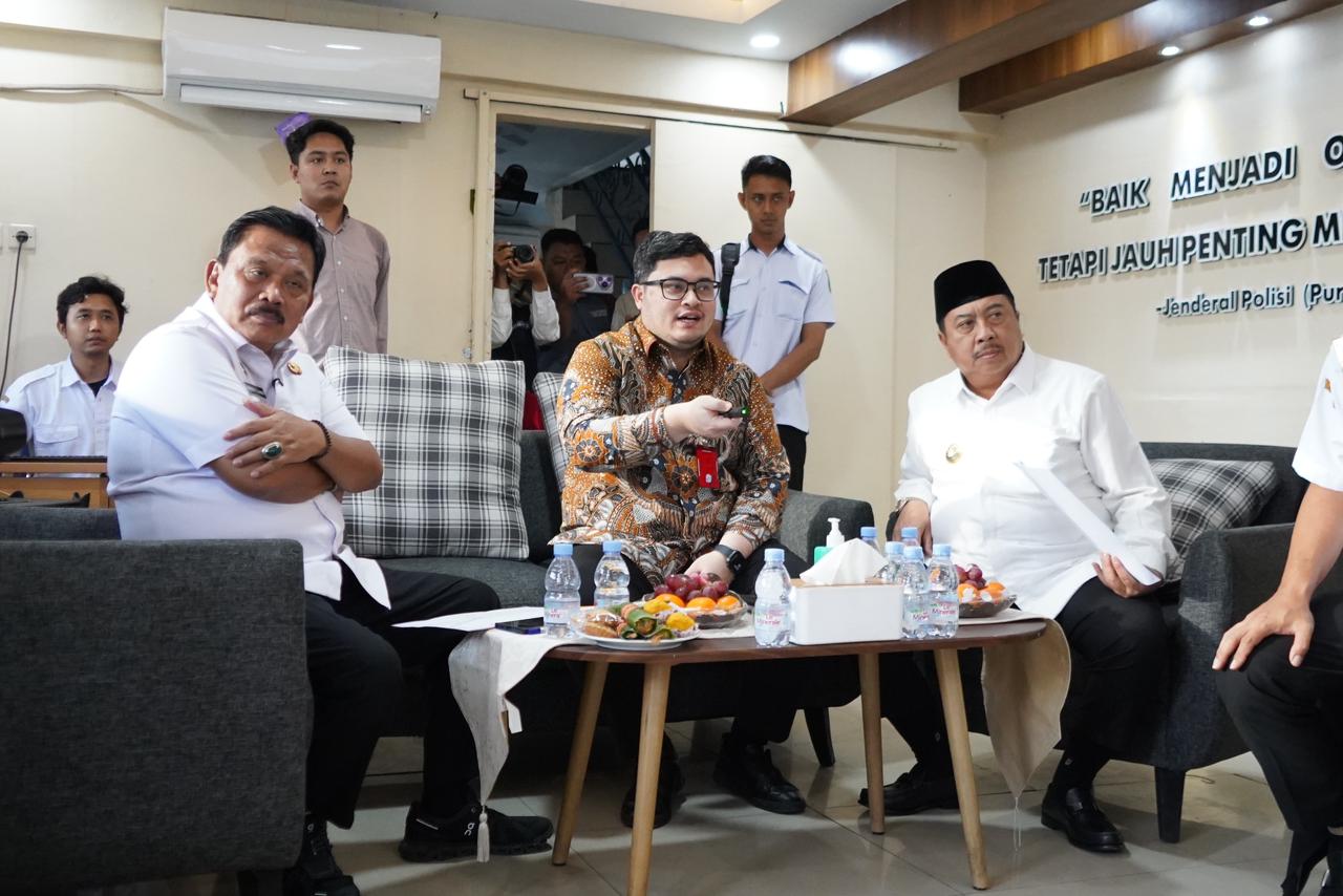 (dari kiri)  Bupati Nganjuk Marhaen Djumadi,  Bupati Kediri Hanindhito Himawan Pramana dan Bupati Jombang Warsubi. (Ist). 