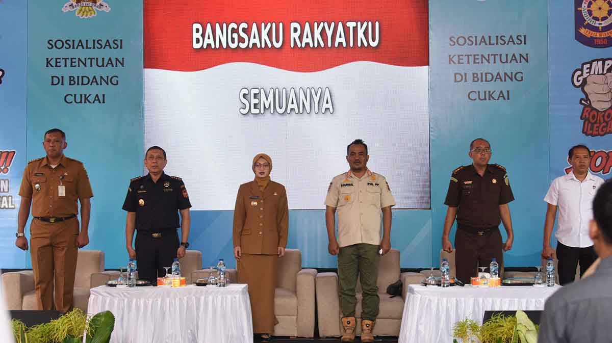 Wali Kota Kediri saat menghadiri Sosialisasi Ketentuan di Bidang Cukai. Foto: Ist