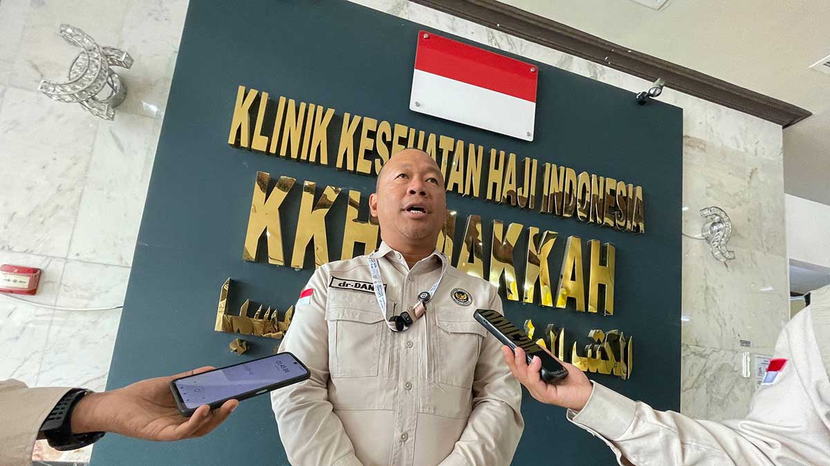 Plt Kepala Pusat Kesehatan Haji Kemenhaj, Dani Pramudya, ketika memberi keterangan pers. Foto: MCH 2026