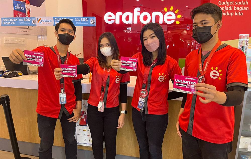 Kartu perdana Smartfren unlimited nonstop dapat dibeli di Erafone terdekat.