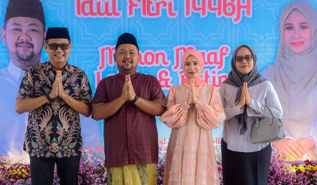 Johar Gunawan (kiri) saat menghadiri open house dengan Bupati Gresik,  Fandi Akhmad Yani. Foto: Ist