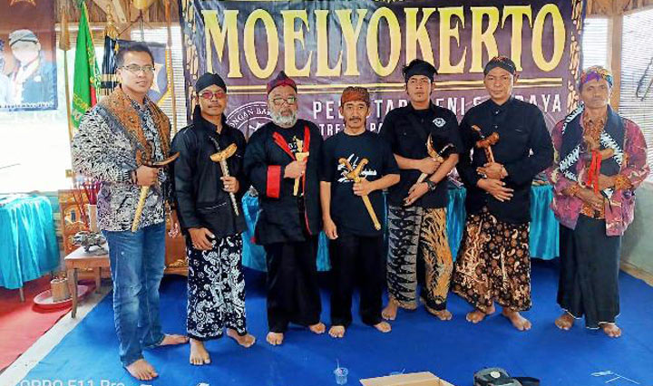 Tampak dari tengah Hardi Utoyo, Gus Kholil, Ki Bagong DK3P dan Mpu lainya.