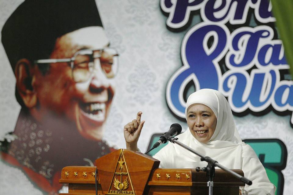 Khofifah Indar Parawansa saat pidato testimoni dalam acara haul Gus Dur ke-8 di Pondok Pesantren Tebuireng Jombang Jawa Timur, Kamis (28/12/2017). Foto: bangsaonline.com
