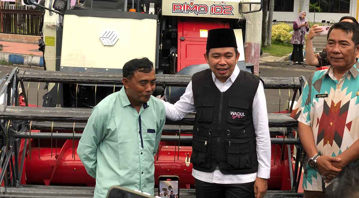 Bupati Jember saat menyapa salah satu PMI atau Pekerja Migran Indonesia.