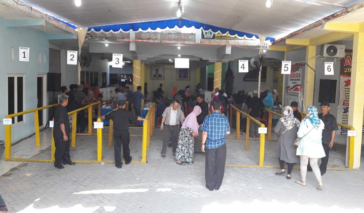 Suasana Pilkades di Desa Kembangan Kecamatan Kebomas. foto: SYUHUD/ BANGSAONLINE