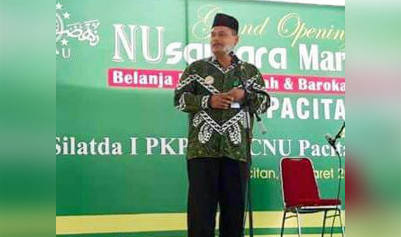 Ketua PCNU Pacitan KH Mahmud saat tilik warga bersama Bupati Indartato di Kecamatan Ngadirojo dan Sudimoro, Selasa (10/9).