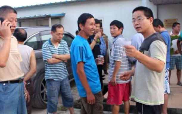 Para tenaga kerja ilegal asal Cina ditangkap petugas Dinas Tenaga Kerja Riau, Rabu (18/1).
