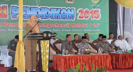 Dra Hj Endang Hardiyanti MM, Kepala Dispendik Bondowoso saat melaksanakan kegiatan safari pendidikan. Foto: Sugiyanto/BangsaOnline.com