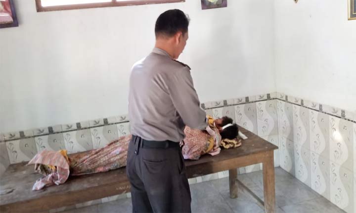 Jenazah korban saat di RS Ijtihad Togokan, Srengat.