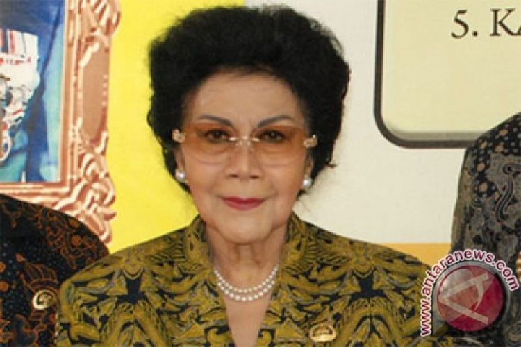 Mien Sugandhi Wafat, Gubernur Khofifah Sampaikan Belasungkawa dari Makkah