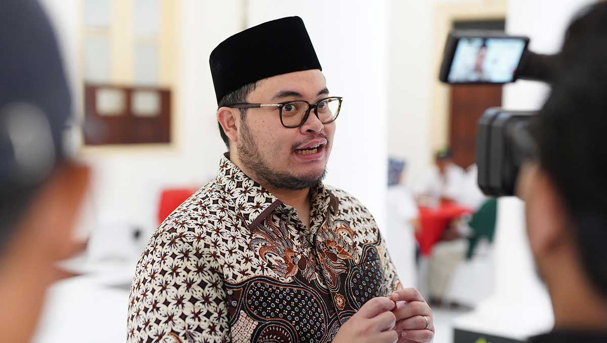 Bupati Kediri saat memberi keterangan ke awak media.
