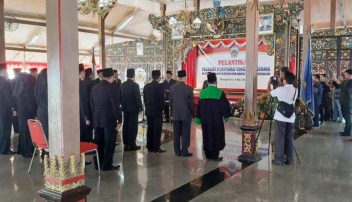 Pelaksanaan mutasi pimpinan OPD Lingkungan Pemkab berlangsung di Pendopo Bupati Bangkalan, Rabu (8/5/2019).