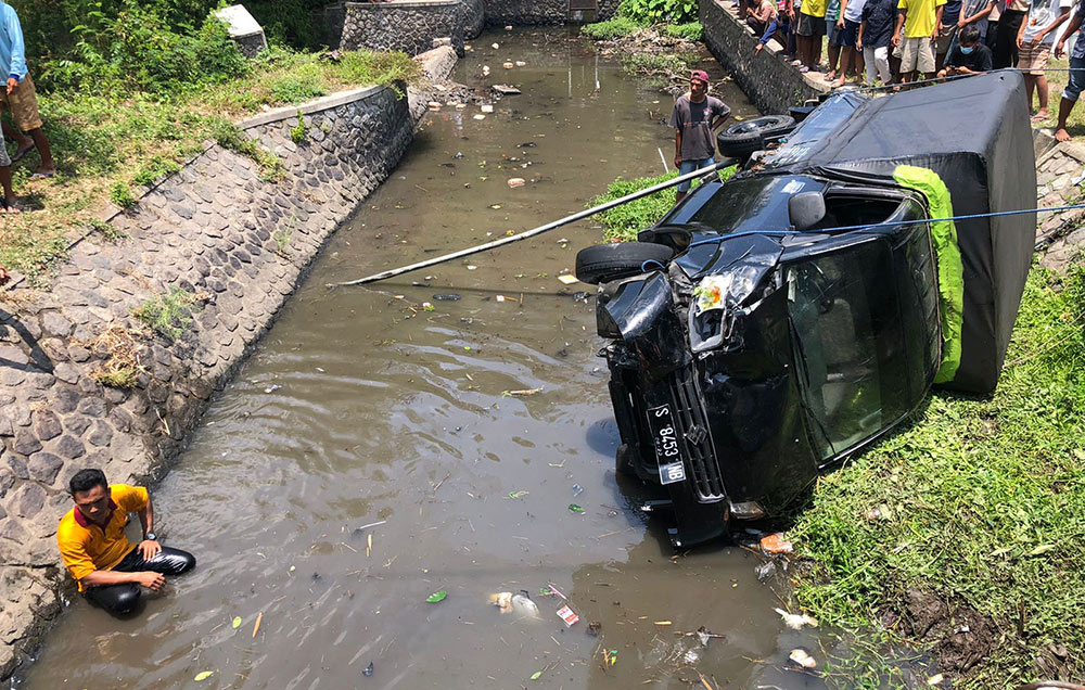 Mobil Pikap Vs Motor di Tegowangi Kediri, 1 Orang Tewas