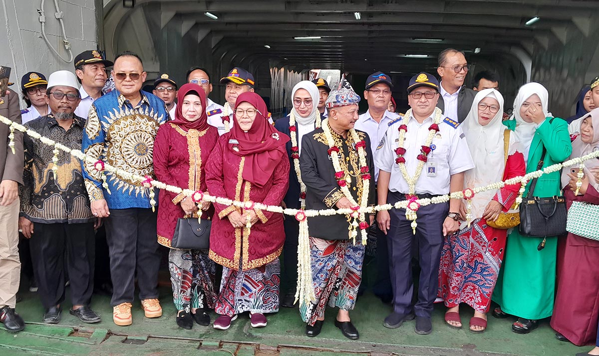 Bupati Launching Pelayaran Perdana Lintas Jangkar-Lembar Di Hari Jadi ...