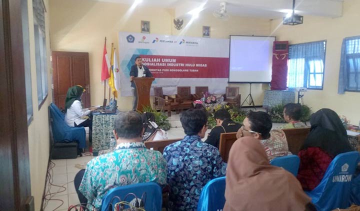 Narasumber saat menyampaikan paparan.