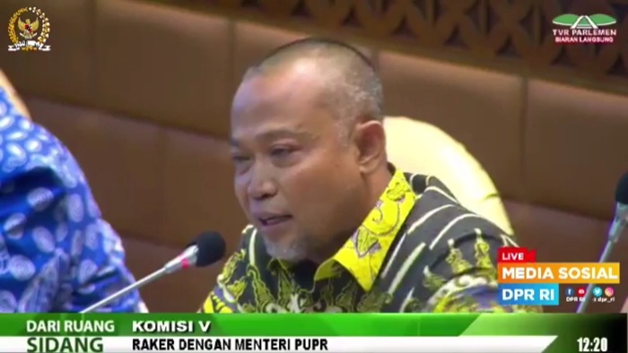 Syafiuddin Asmoro, anggota Komisi V DPR RI saat raker dengan Menteri PUPR.