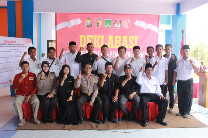 Foto bersama usai deklarasi damai.