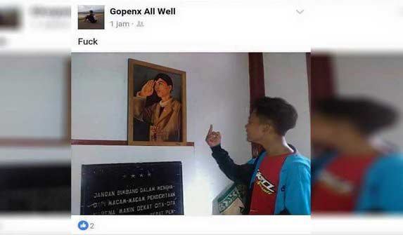 Foto unggahan akun Gopenx All Well. Dalam foto itu sang pemilik akun mengacungkan jari tengah ke foto Panglima Besar Jenderal Soedirman.