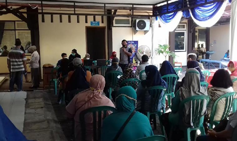 Warga yang mengikuti vaksin gratis di Kota Probolinggo.