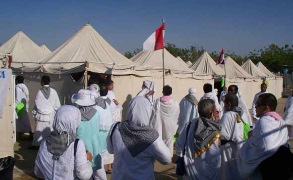 Jemaah Indonesia di tenda wukuf