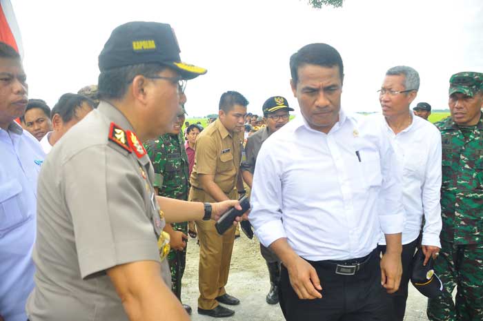 Mentan saat kunjungan di Kabupaten Bojonegoro. foto: EKY NURHADI/ BANGSAONLINE
