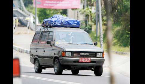 Ilustrasi: mobil dinas dipakai mudik. (foto: suara)