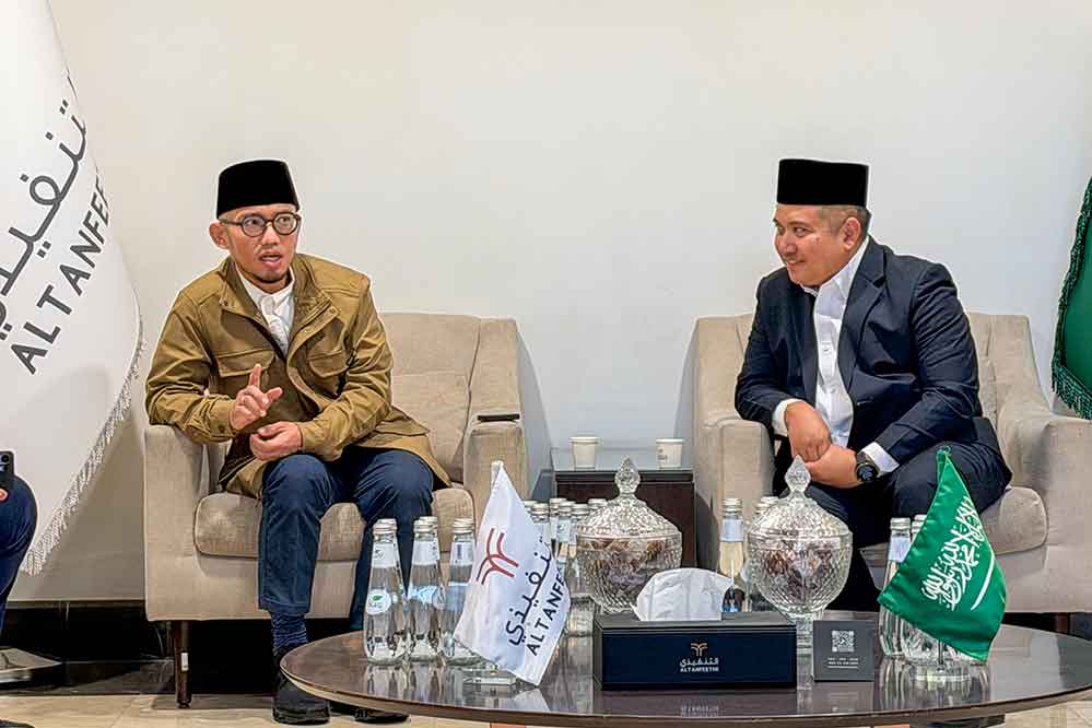 Wamenhaj Dahnil Anzar Simanjuntak (kiri) saat kunjungan kerja di Arab Saudi. Foto: Dok. Kemenhaj.