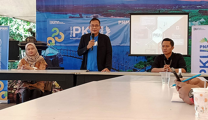 PT PNM saat memaparkan berbagai program untuk masyarakat kecil kepada awak media di Probolinggo.