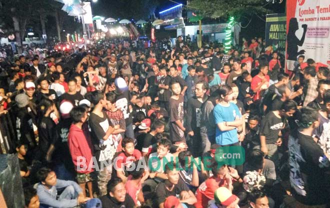 Ribuan pengunjung memadati Trenggalek Street Carnival.