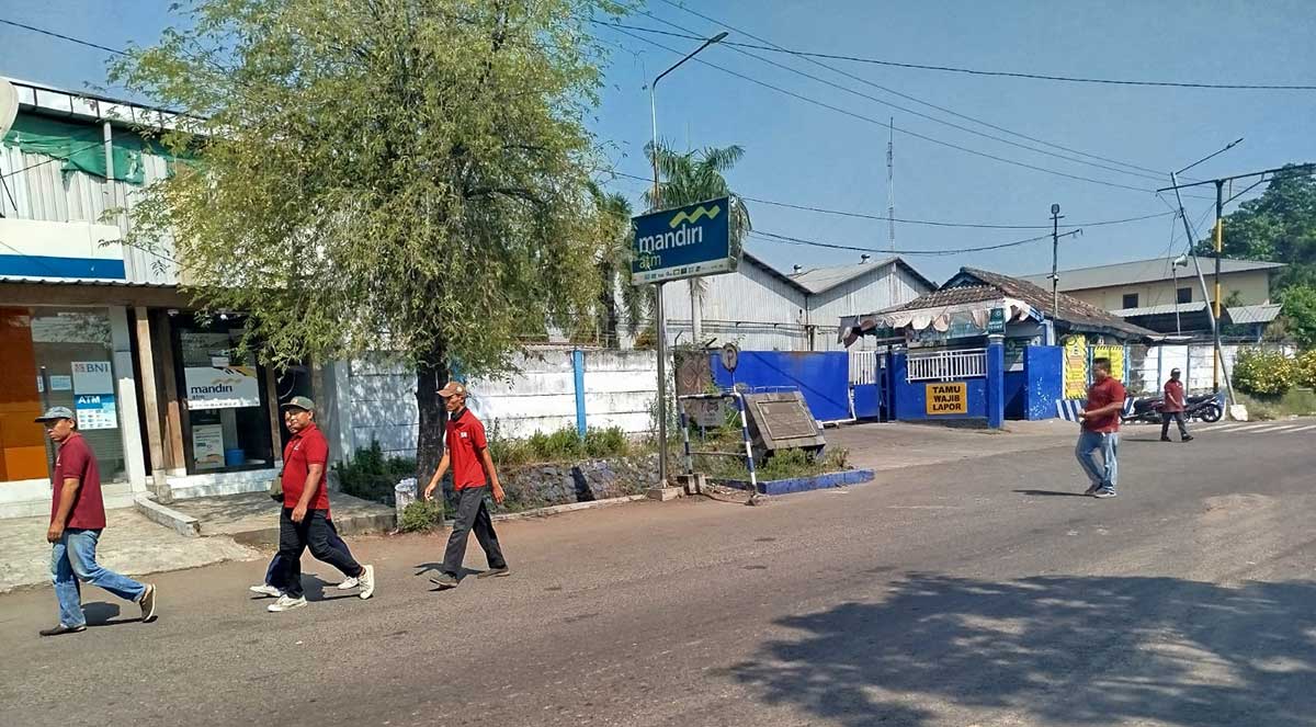 Buruh pabrik PT SGS Jombang.