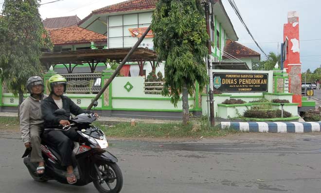 Kantor Dinas Pendidikan Kabupaten Sumenep. foto: rahmatullah/ BANGSAONLINE