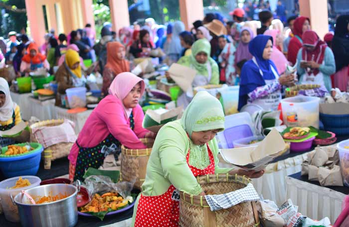 Sebanyak 150 pedagang Sego Boran siap melayani masyarakat Sabtu lusa.