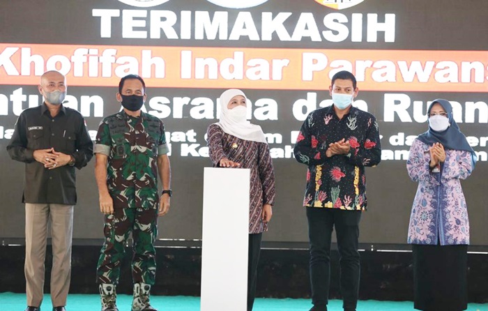 Gubernur Jawa Timur Khofifah Indar Parawansa meresmikan SMAN 5 Taruna Brawijaya Jawa Timur di Kota Kediri yang bekerja sama dengan TNI-AD, Selasa (14/12).