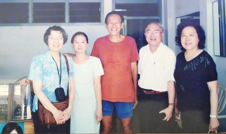 Hwang Sik Jiu (dua dari kanan).