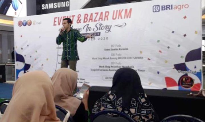 Gamal Albinsaid saat menjadi motivator dalam acara Event dan Bazar UKM di WTC, belum lama ini. foto: istimewa.