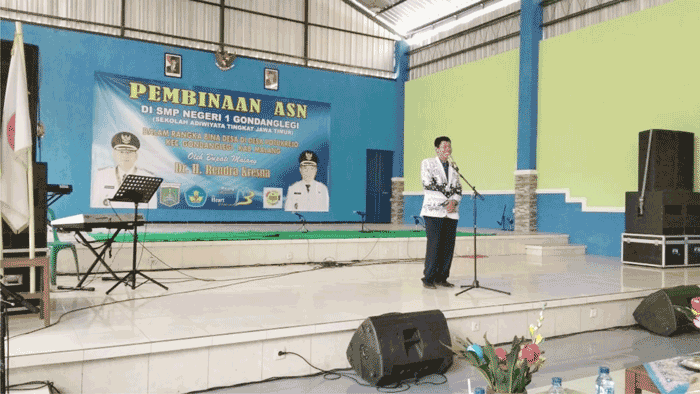 Ketua PGRI Kabupaten Malang Dwi Sucipto saat memberikan sambutan.