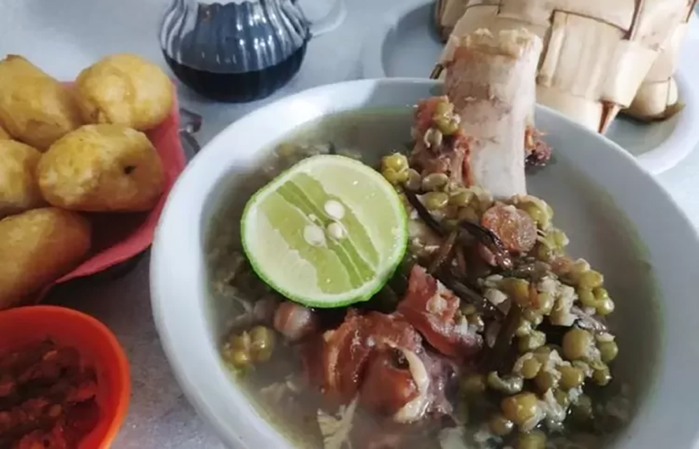 Kaldu kokot alias kaldu kikil, salah satu menu khas Pamekasan yang bakal menjadi sajian saat Festival Semalam di Madura, Sabtu (1/11/2025) besok.