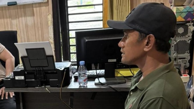 Warga Bangkalan yang menyusup ke kapal MT Soechi Prestasi tengah malam saat diperiksa polisi