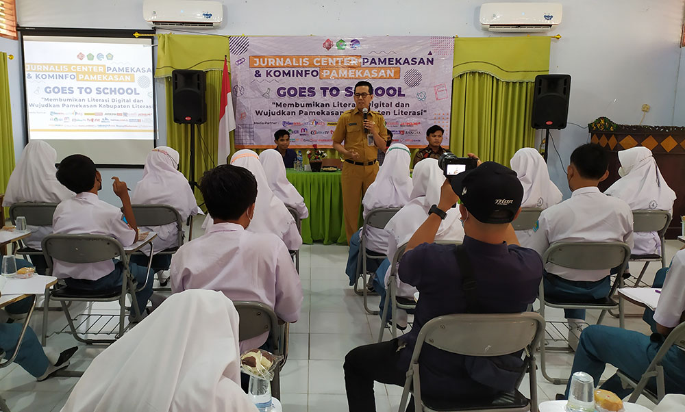 Sejumlah narasumber dihadirkan dalam program goes to school yang digelar JCP di SMAN 4 Pamekasan.