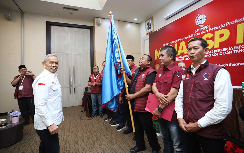 William Yani, saat dilantik sebagai Ketua Umum PP Serikat Pekerja Informal Migran dan Pekerja Profesional Indonesia (SP-IMPPI). Foto: Ist.