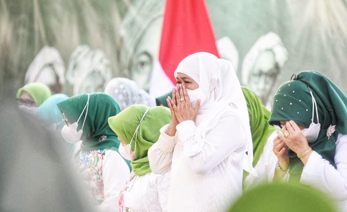 Gubernur Khofifah Indar Parawansa dalam satu acara. foto: istimewa