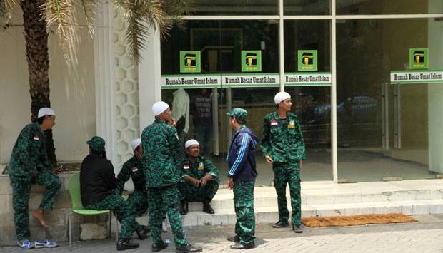 Suasana kantor DPP PPP. Kini kantor ini jadi sengketa antara kubu SDA dan Romi. Tampak sejumlah anggota Angkatan Muda Ka`bah berjaga di depan Kantor DPP Partai Persatuan Pembangunan (PPP) di Jalan Diponegoro No 60, Menteng, Jakarta, 16 September 2014. Foto: Tempo