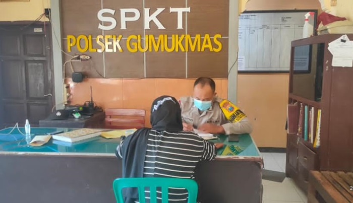 Mapolsek Gumukmas.