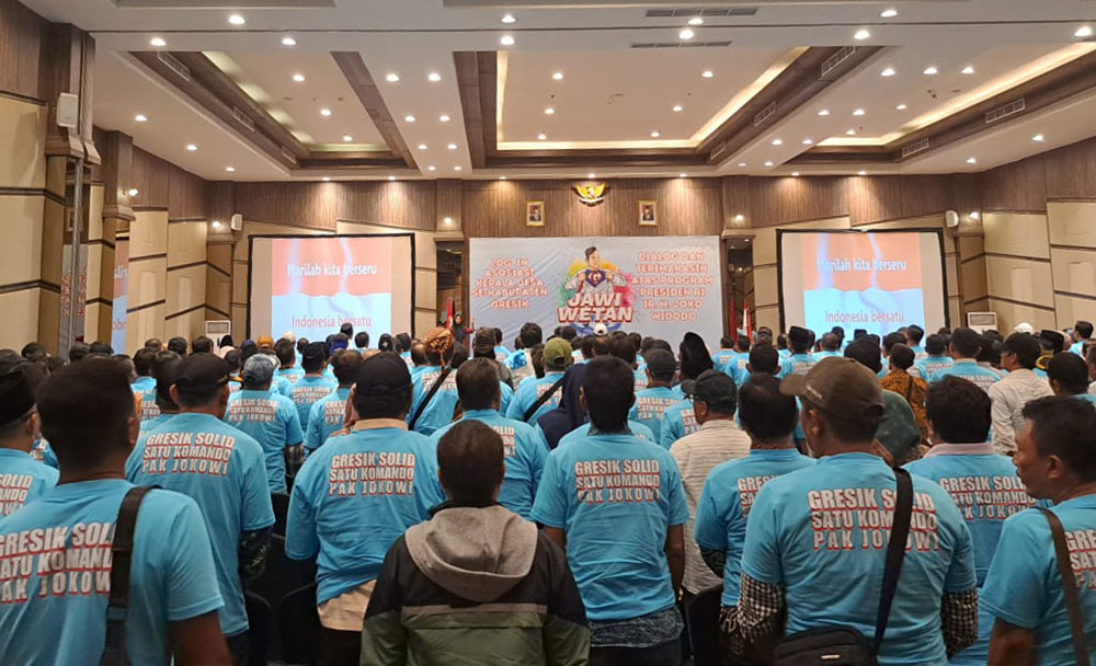 Ratusan kades se-Kabupaten Gresik saat deklarasi gabung dengan Relawan Jawi Wetan Pro Jokowi. Foto: Ist.