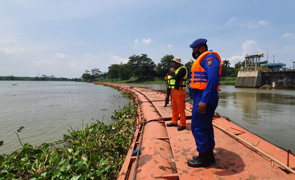 Pencarian terhadap Bagus Satria (8), bocah yang tenggelam saat mencari ikan di Sungai Brantas masih terus dilakukan.