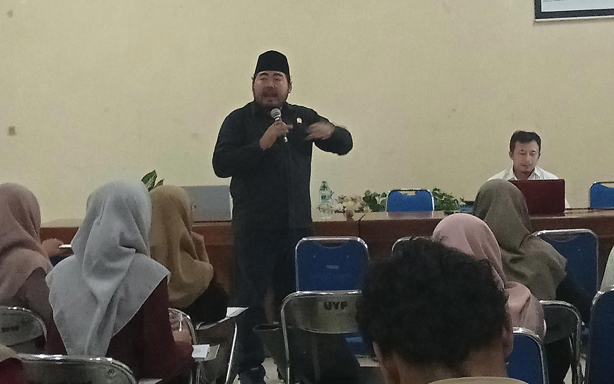 Eko Suryono saat menyampaikan paparan di hadapan mahasiswa.