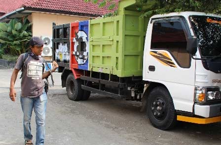Salah satu truk pengangkut pasir tambang ilegal yang ikut diamankan oleh Polres Ngawi.