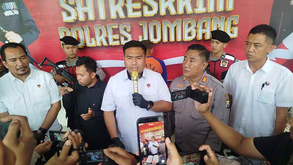 Kasat Reskrim Polres Jombang, AKP Dimas Robin Alexander saat pers rilis.